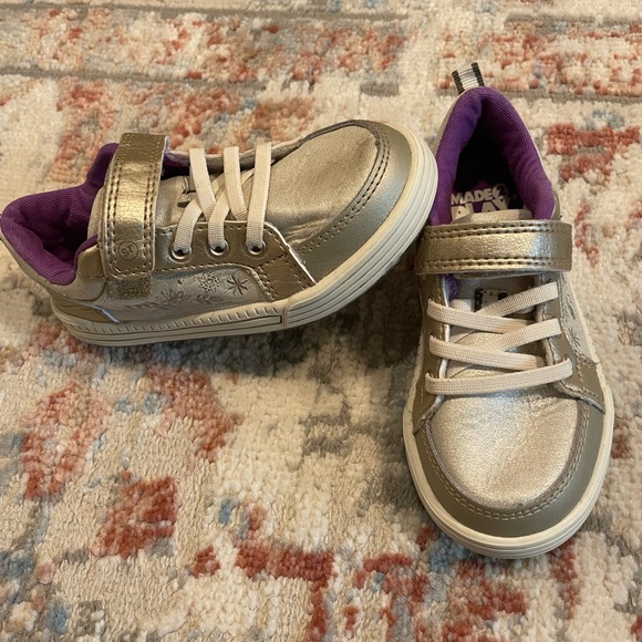 Stride Rite Toddler Sneaker - Picture 2 of 3